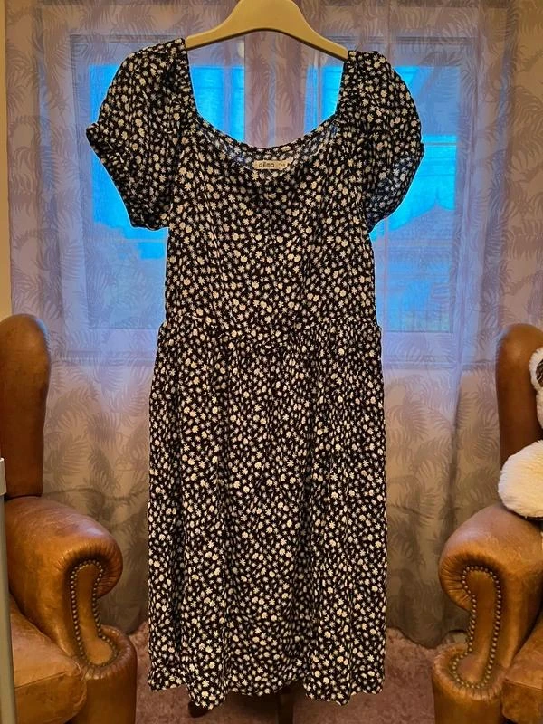 Vestido Curto Floral de Manga Curta em Preto e Branco – photo 2